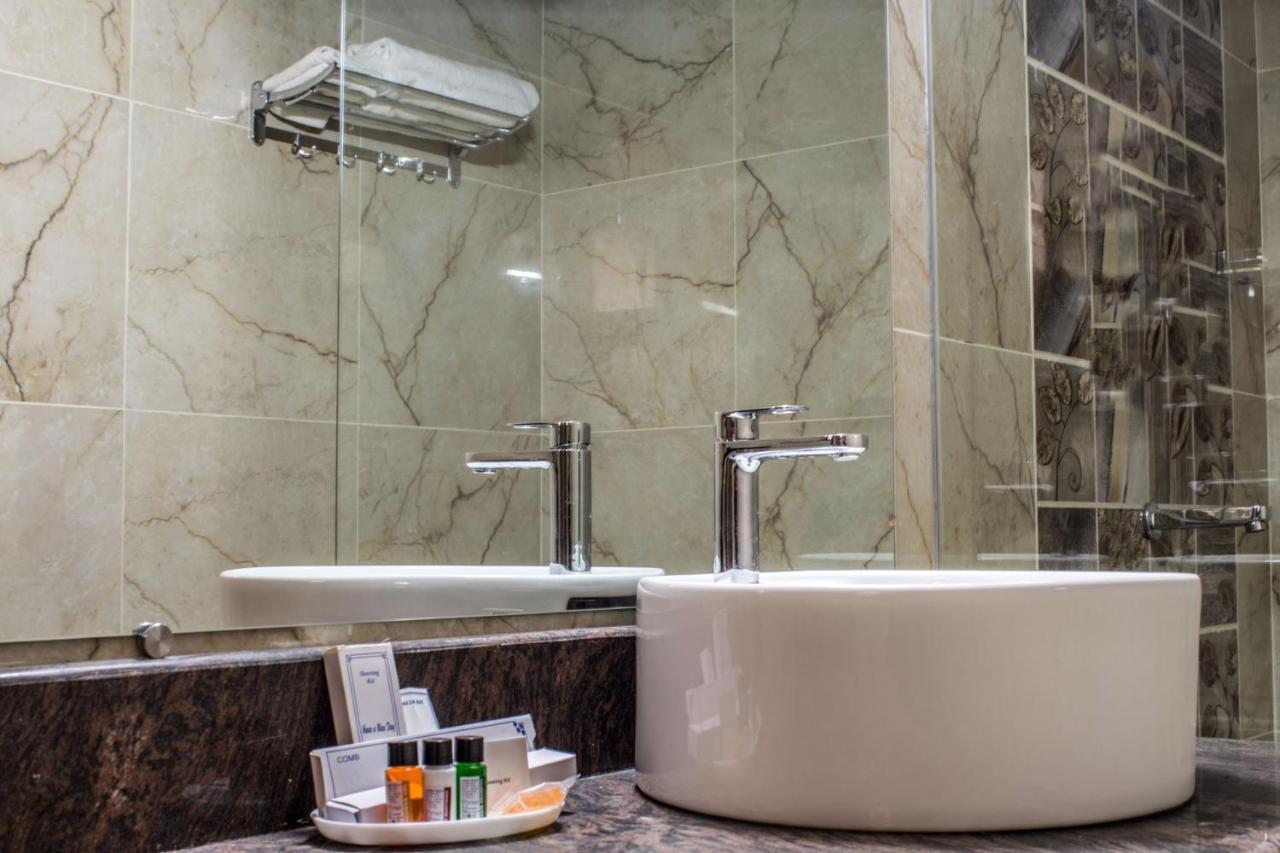 Hotel Lav Kush International Varanasi Bagian luar foto