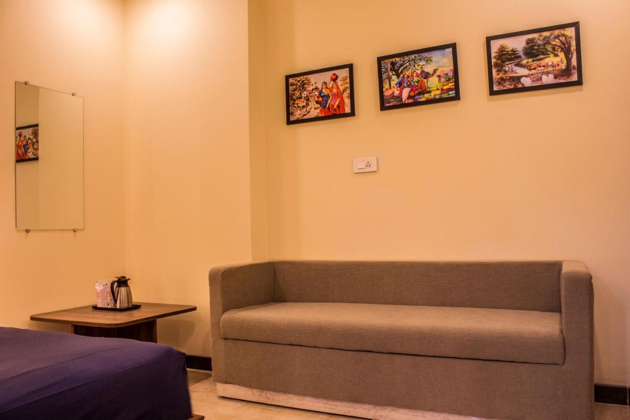 Hotel Lav Kush International Varanasi Bagian luar foto