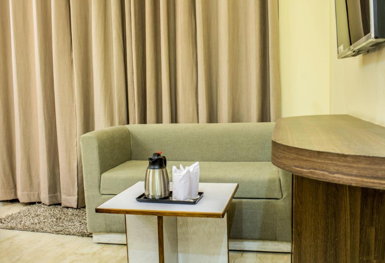 Hotel Lav Kush International Varanasi Bagian luar foto