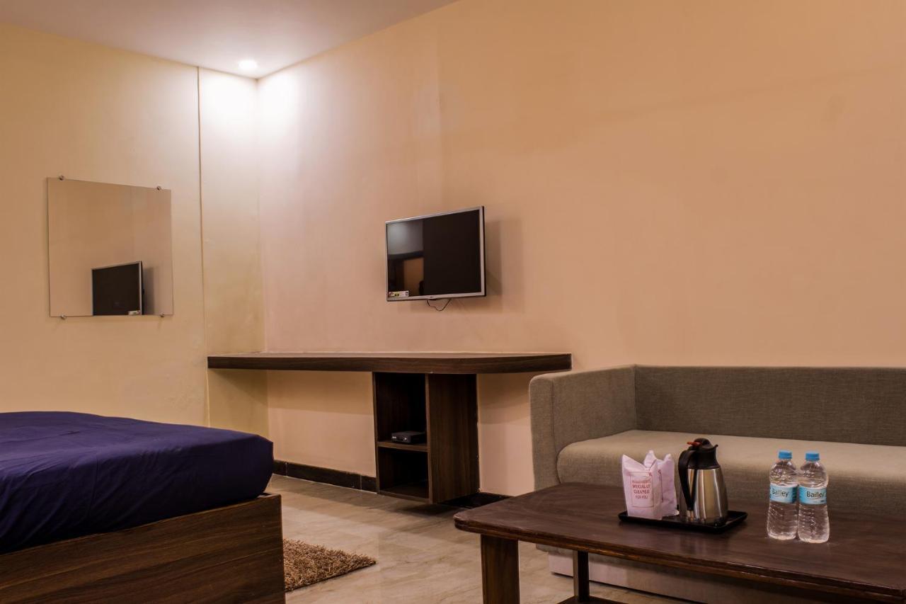 Hotel Lav Kush International Varanasi Bagian luar foto