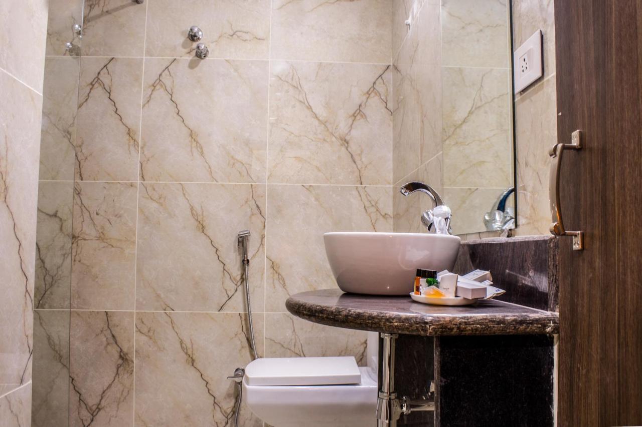 Hotel Lav Kush International Varanasi Bagian luar foto