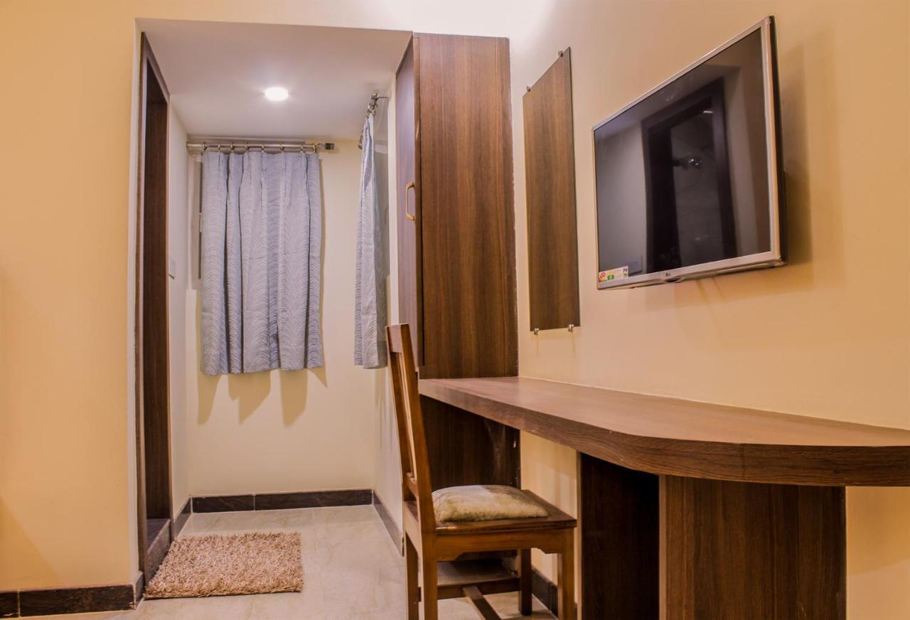 Hotel Lav Kush International Varanasi Bagian luar foto