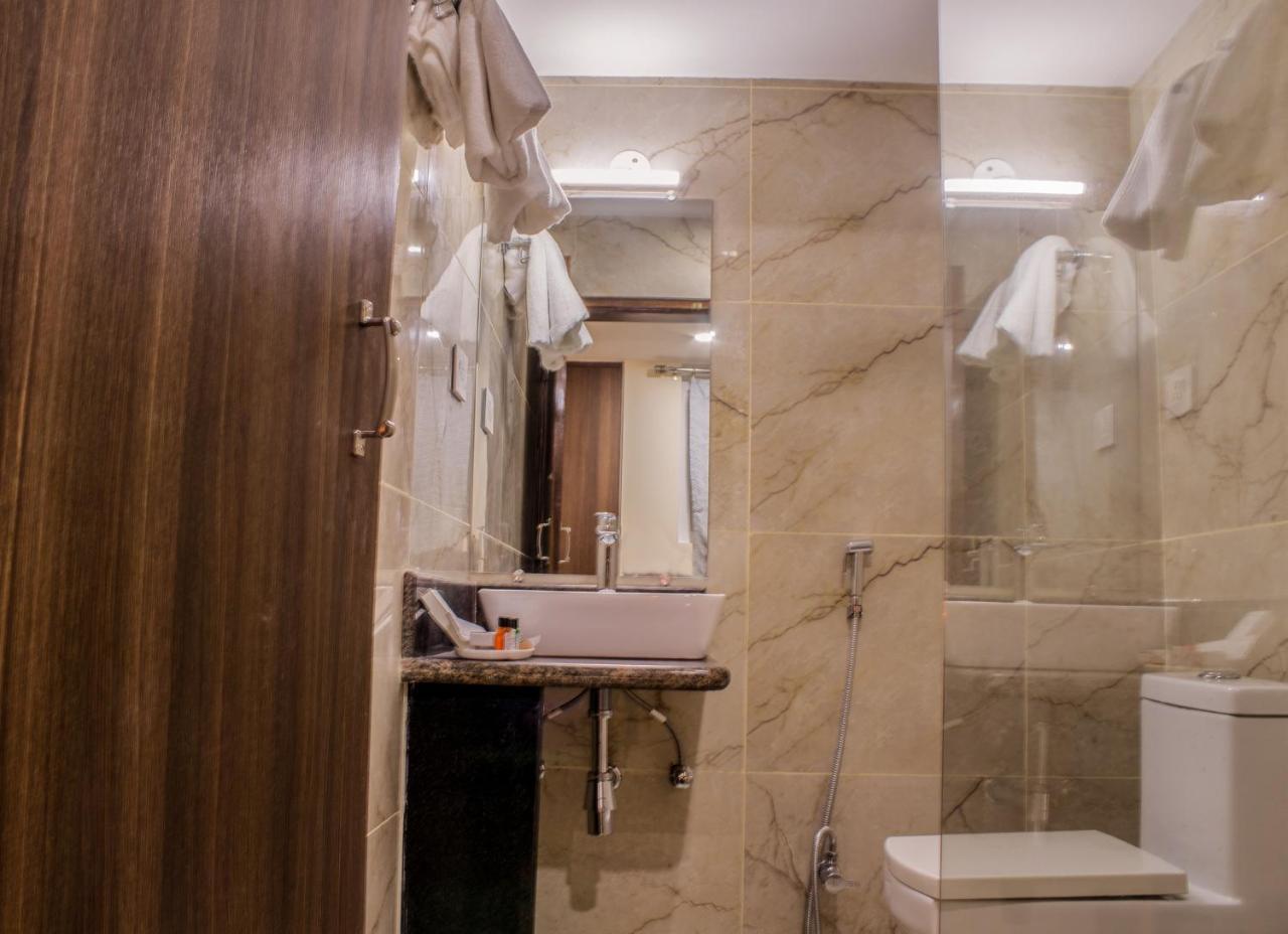 Hotel Lav Kush International Varanasi Bagian luar foto