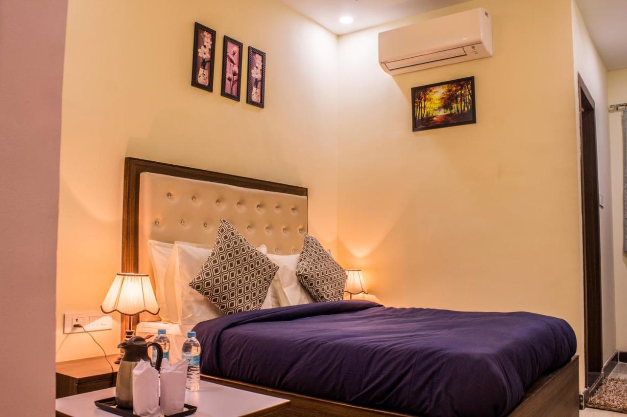 Hotel Lav Kush International Varanasi Bagian luar foto