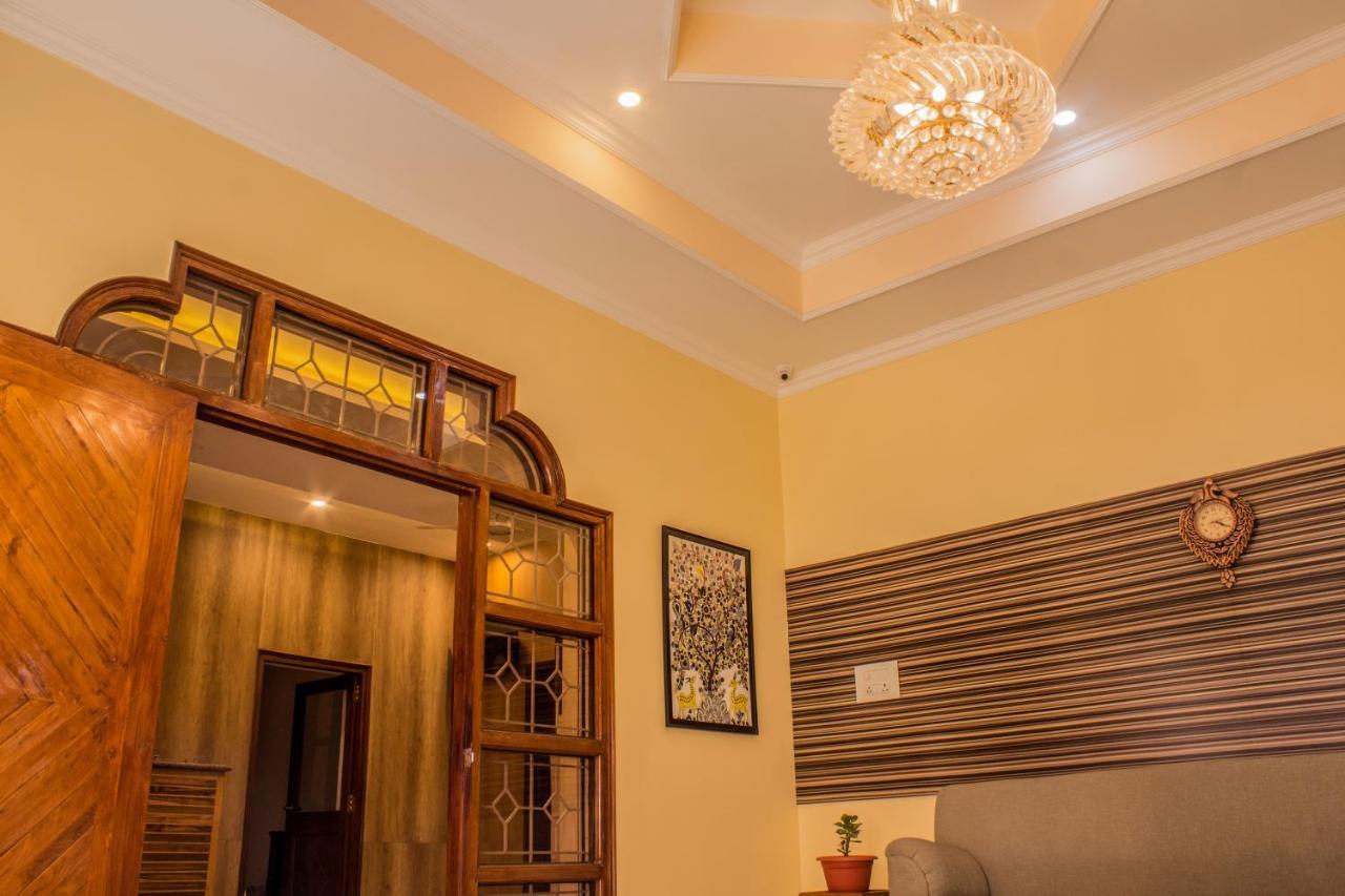 Hotel Lav Kush International Varanasi Bagian luar foto