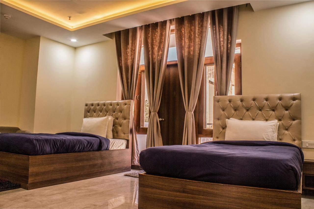 Hotel Lav Kush International Varanasi Bagian luar foto