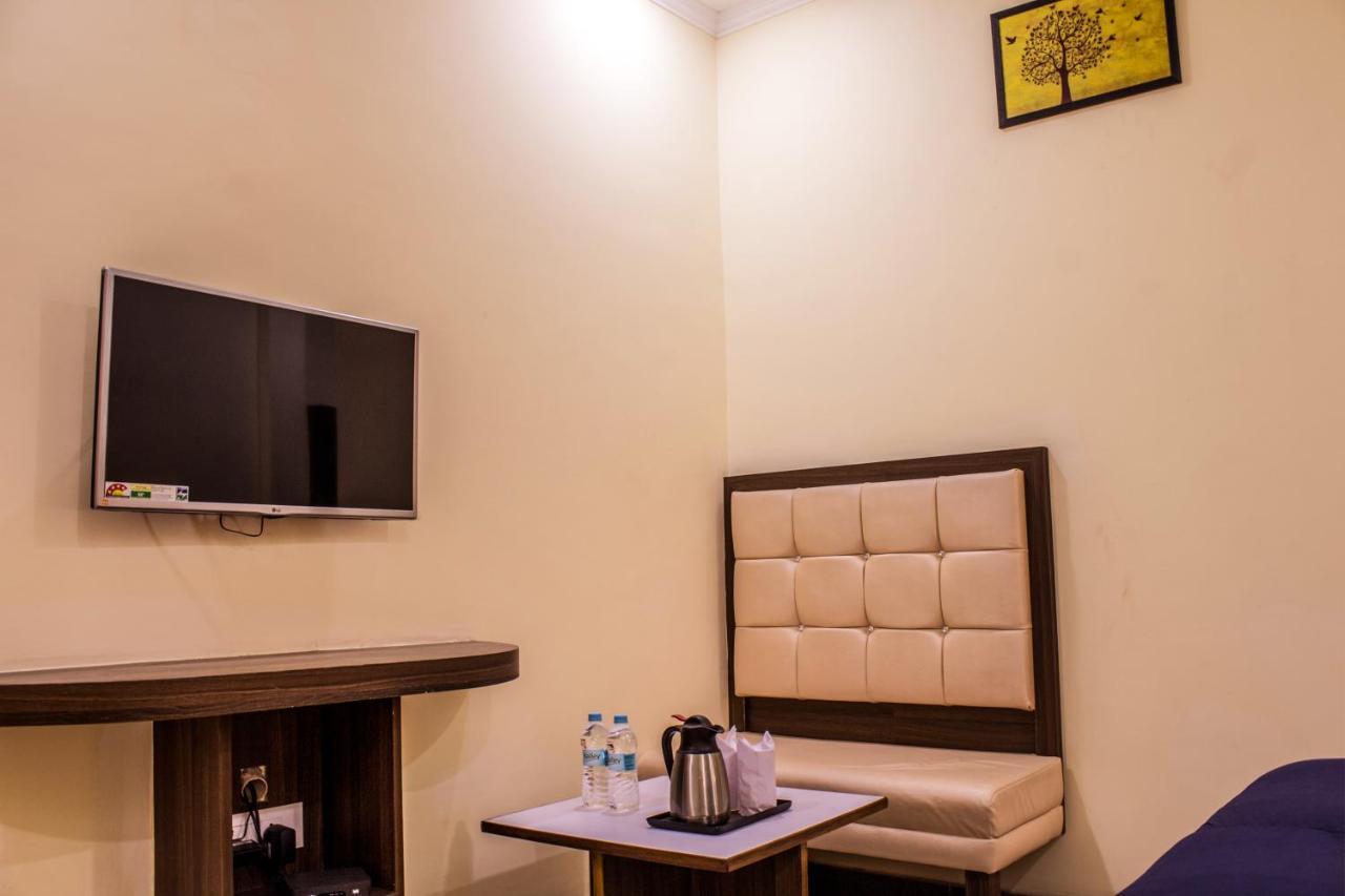 Hotel Lav Kush International Varanasi Bagian luar foto