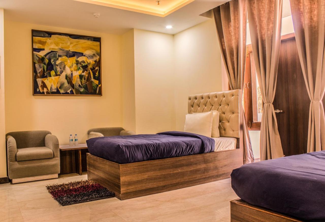 Hotel Lav Kush International Varanasi Bagian luar foto