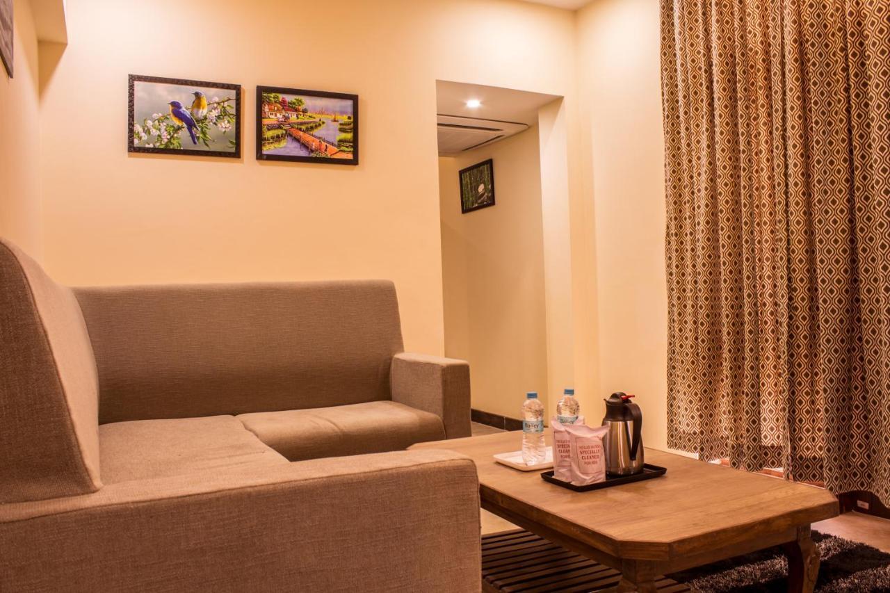 Hotel Lav Kush International Varanasi Bagian luar foto