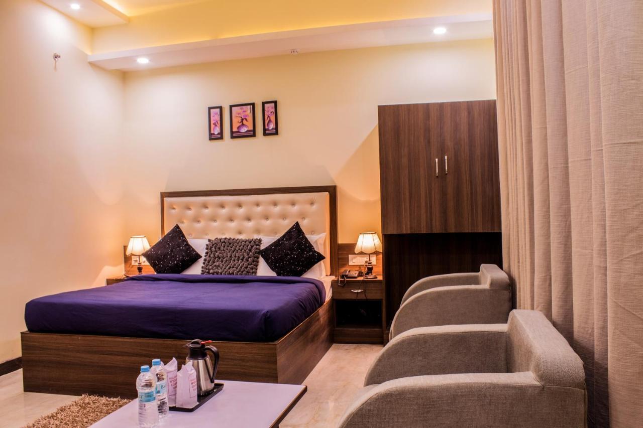 Hotel Lav Kush International Varanasi Bagian luar foto