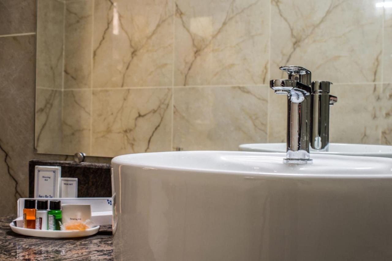 Hotel Lav Kush International Varanasi Bagian luar foto