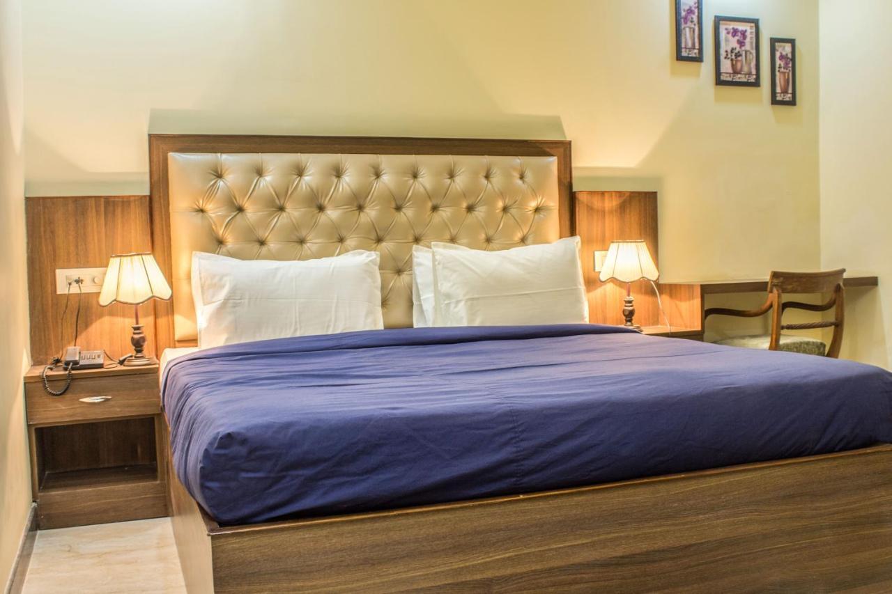 Hotel Lav Kush International Varanasi Bagian luar foto