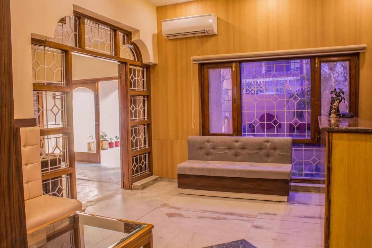 Hotel Lav Kush International Varanasi Bagian luar foto