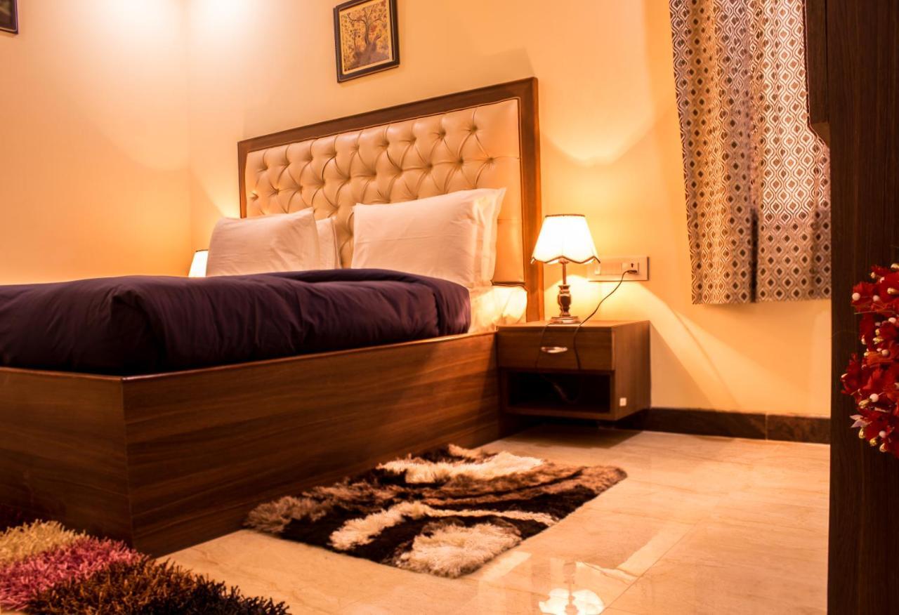 Hotel Lav Kush International Varanasi Bagian luar foto