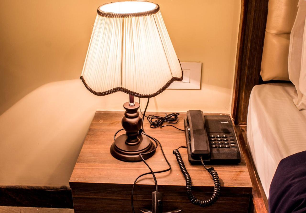 Hotel Lav Kush International Varanasi Bagian luar foto