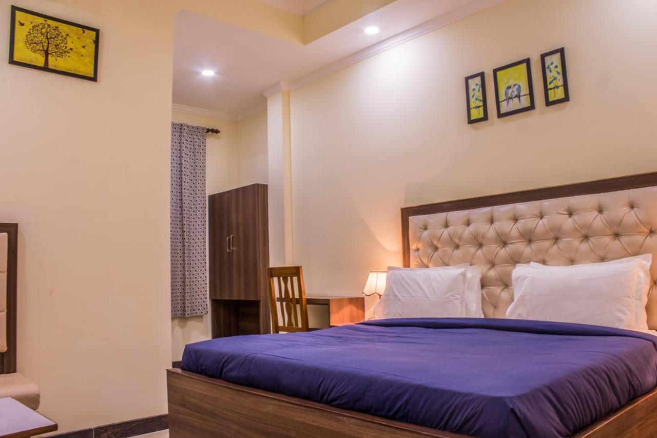 Hotel Lav Kush International Varanasi Bagian luar foto