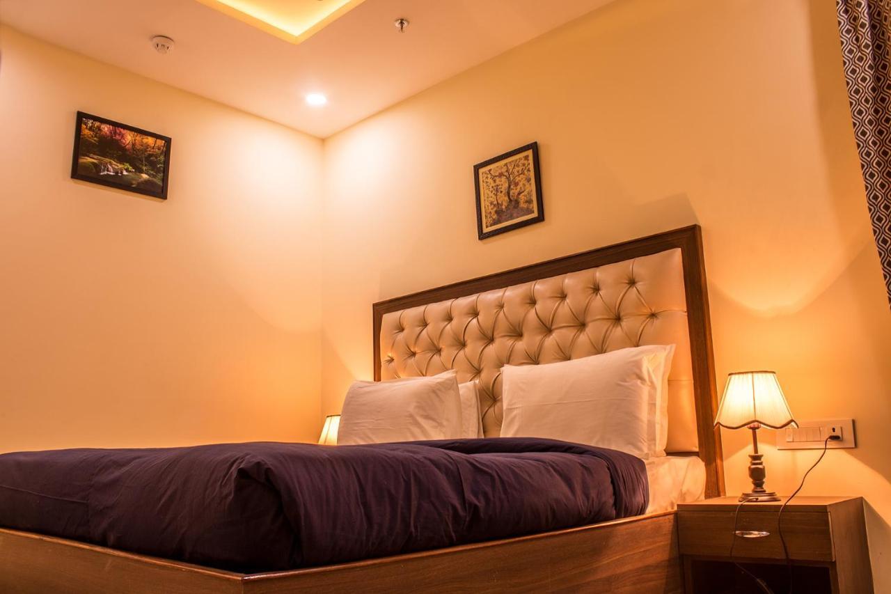 Hotel Lav Kush International Varanasi Bagian luar foto