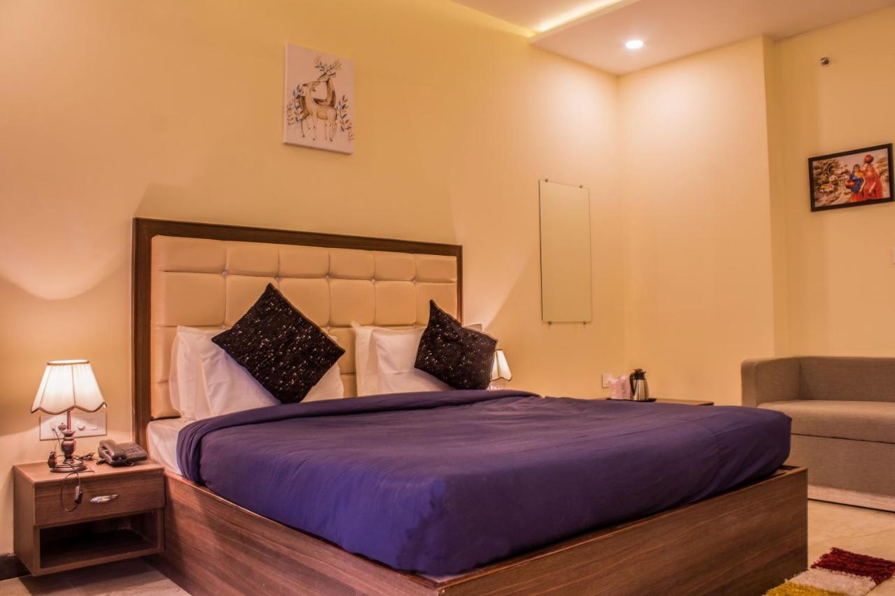 Hotel Lav Kush International Varanasi Bagian luar foto